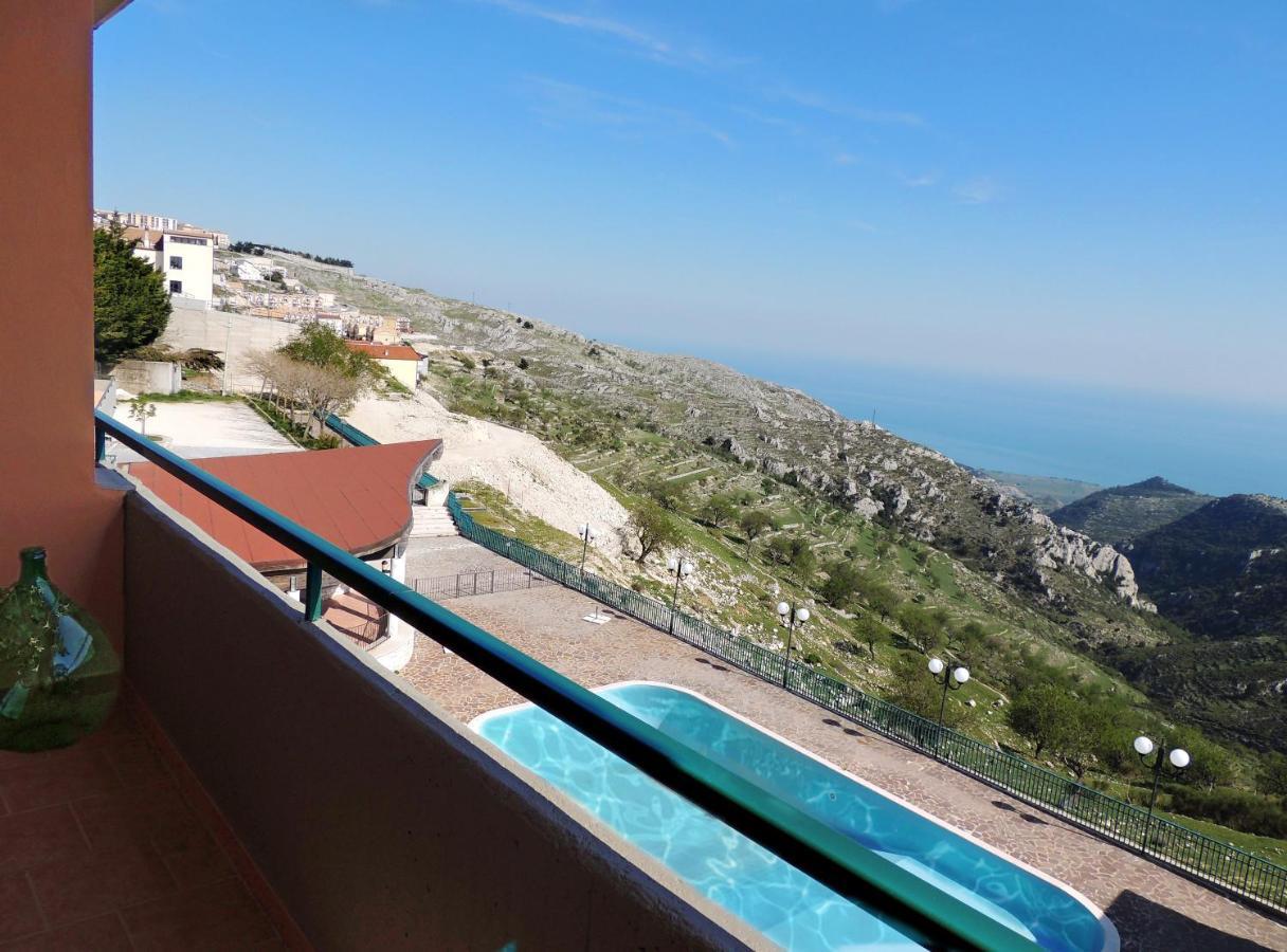 B&B Angela Monte SantʼAngelo Exteriér fotografie