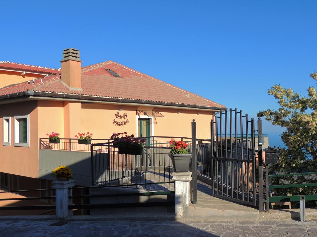 B&B Angela Monte SantʼAngelo Exteriér fotografie